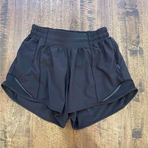 Lululemon Size 2 Hotty Hot Shorts 4”
